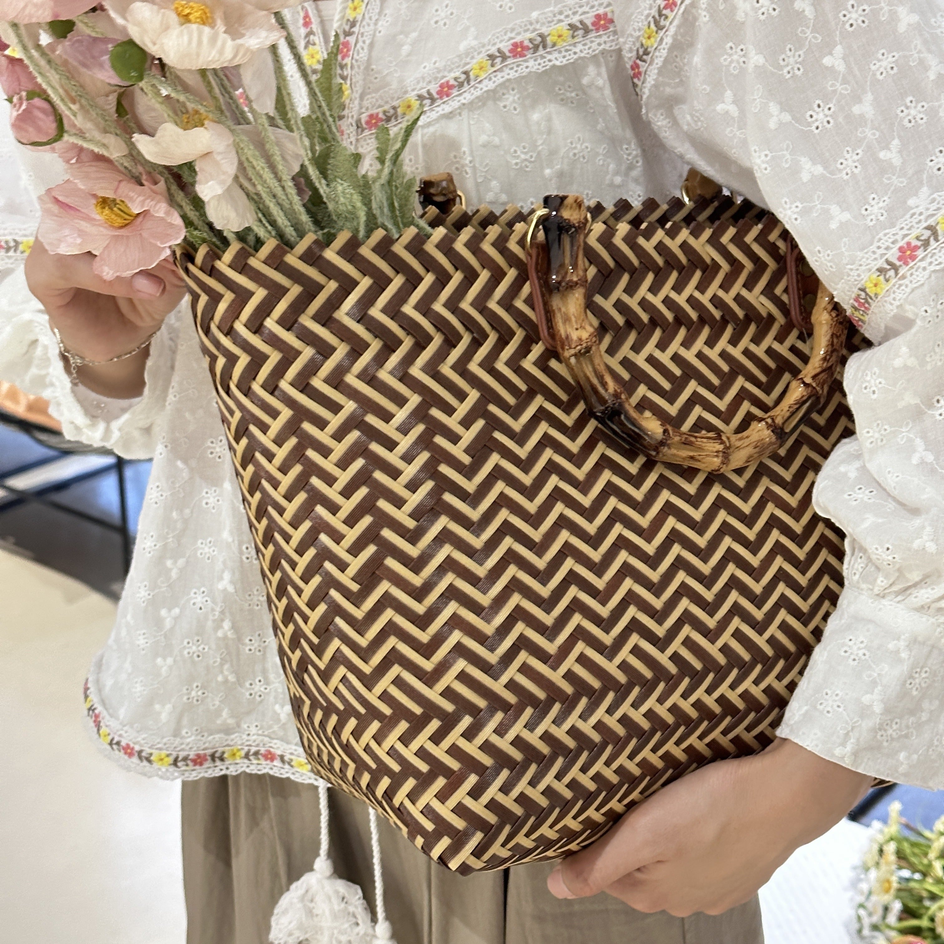 Large Capacity Handwoven Vintage Tote Bag - Brown & Cream Chevron Pattern, Durable Plastic Material, Spacious Open Top Design for Camping, Travel, Beach, and Everyday Use, Casual Carryall, Rugged Aesthetic, Sturdy Handle Cons