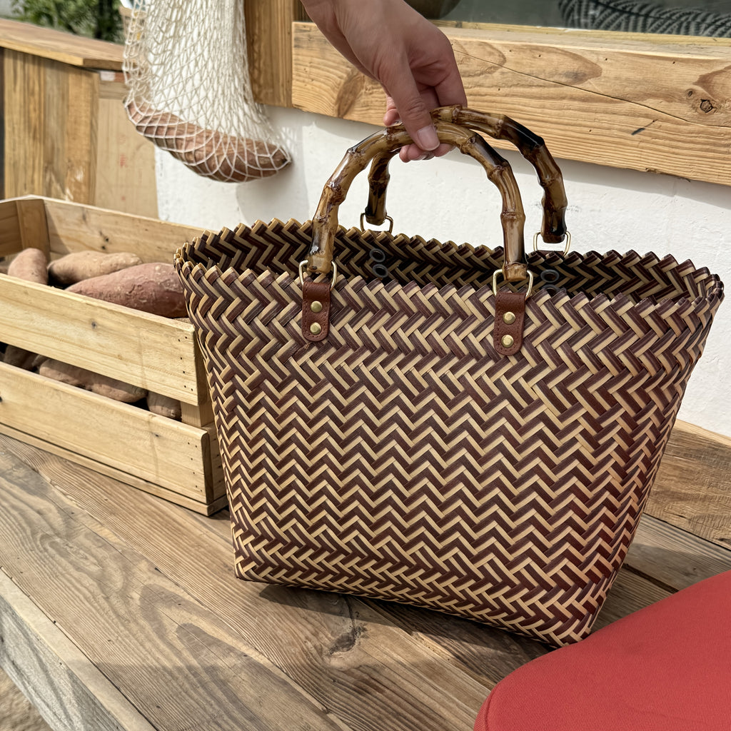 Large Capacity Handwoven Vintage Tote Bag - Brown & Cream Chevron Pattern, Durable Plastic Material, Spacious Open Top Design for Camping, Travel, Beach, and Everyday Use, Casual Carryall, Rugged Aesthetic, Sturdy Handle Cons