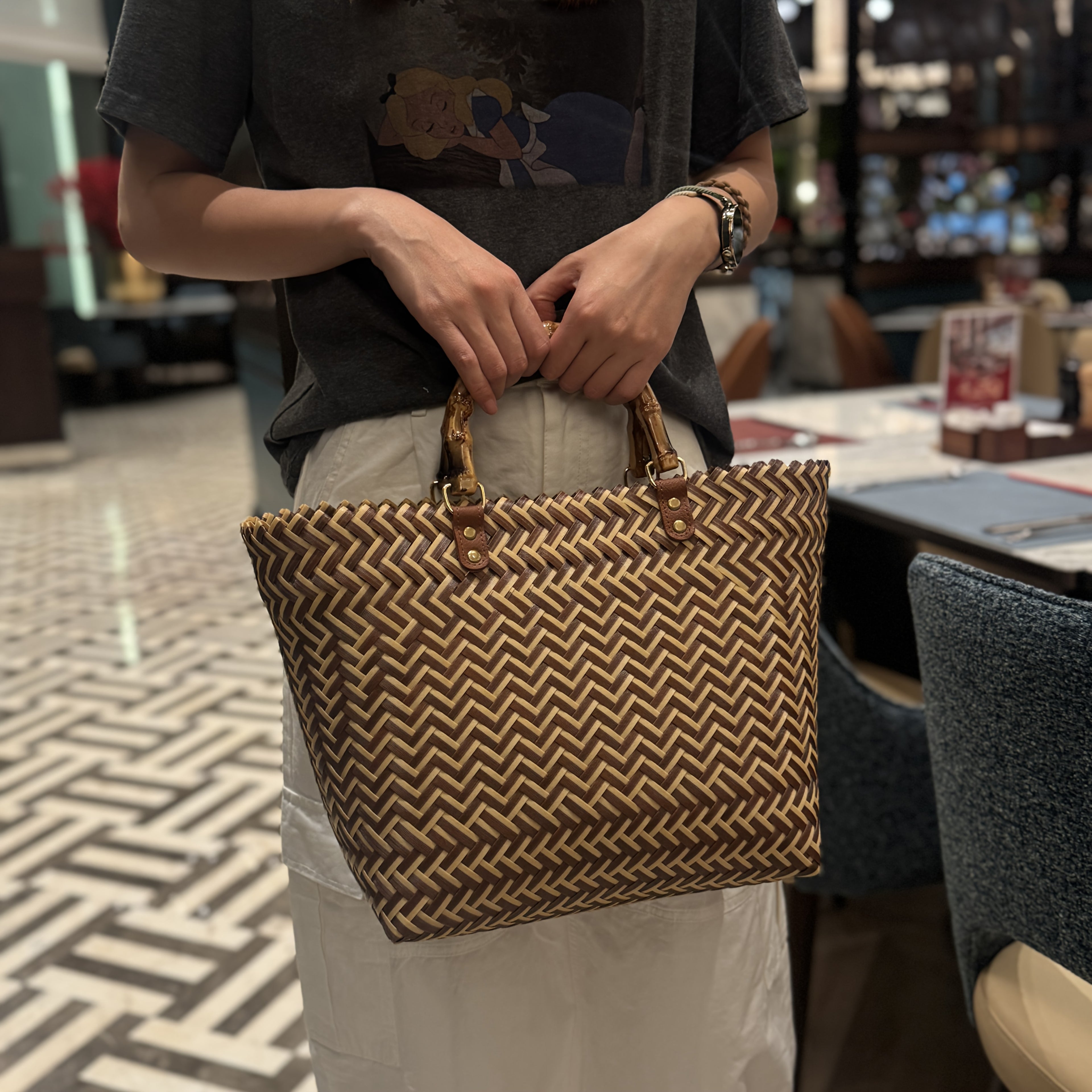 Large Capacity Handwoven Vintage Tote Bag - Brown & Cream Chevron Pattern, Durable Plastic Material, Spacious Open Top Design for Camping, Travel, Beach, and Everyday Use, Casual Carryall, Rugged Aesthetic, Sturdy Handle Cons